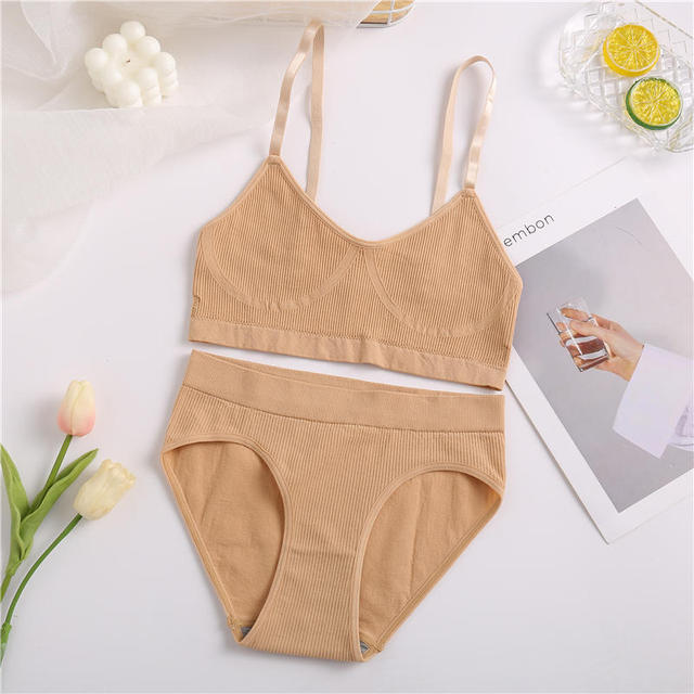 Seamless comfort lingerie set