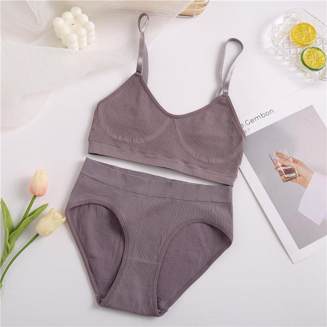 Seamless comfort lingerie set