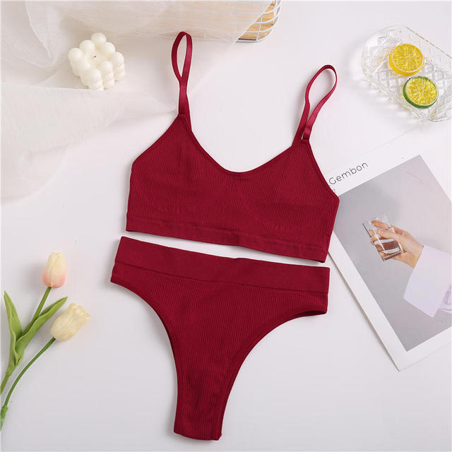 Seamless comfort lingerie set